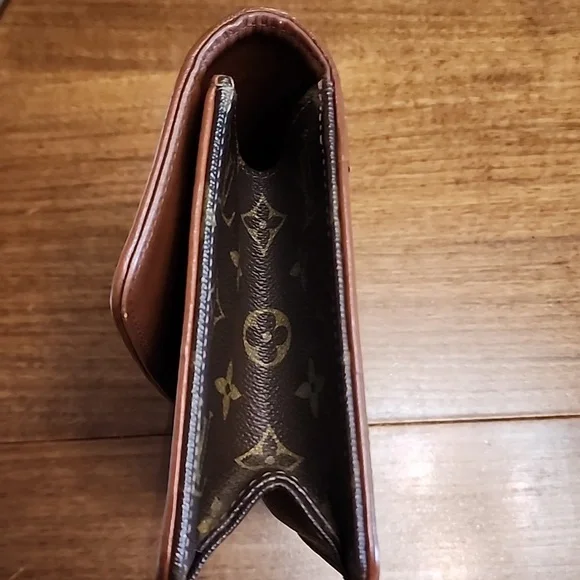 Louis Vuitton Pochette - Picture 4 of 9